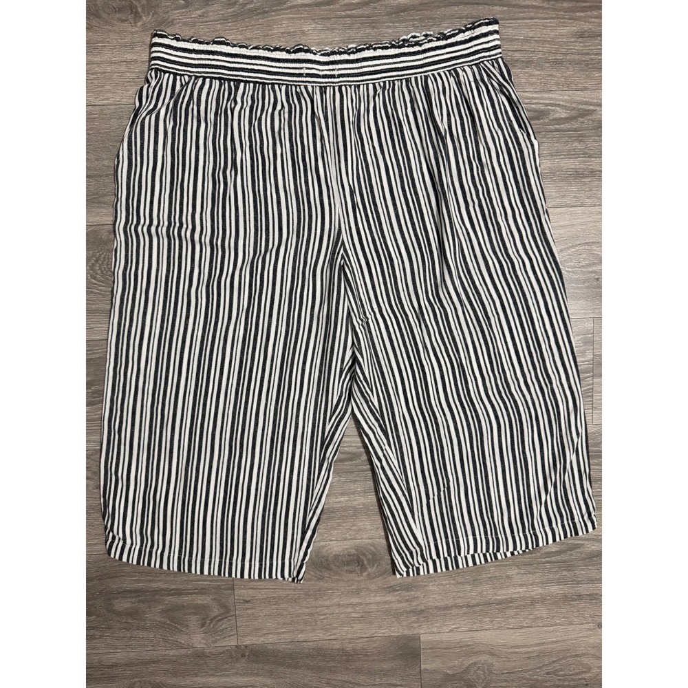 Terra & Sky Womens 3X Cropped Pants Black White Striped Smocked Waist Culotte‎